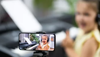 Děti nám mizí na TikTok. Fenomén dneška skrývá ale řadu nebezpečí
